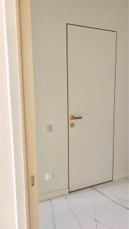Двери скрытые двери Invisible с алюминиевыми торцами золото